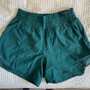 Lululemon hotty hot short 4” size 4